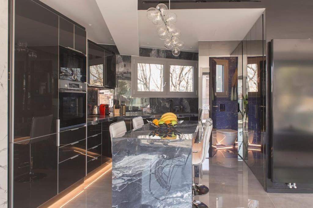 אתונה Luxury Acropolis View Apartment-Living Stone Black Pearl מראה חיצוני תמונה